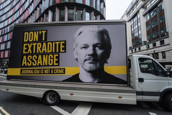 Demonstration against Julian Assange's extradition in September 2020. 