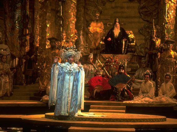 CDCROP: Soprano Ghena Dimitrova singing the title role in Franco Zefferelli's production of Puccini's "Turandot" (Johan Elbers/Getty Images)