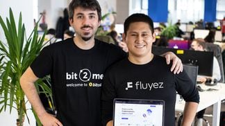 Leif Ferreira, CEO de Bit2Me, y Luis Eduardo Berrospi, CEO de Fluyez. (Bit2Me)