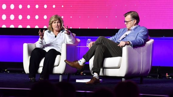 Franklin Templeton CEO Jenny Johnson and CoinDesk Chief Content Officer Michael Casey (Shutterstock/CoinDesk)