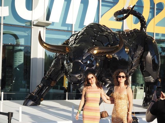 Stopping for some pics beside Miami's 1.5 ton tech bull (Danny Nelson/CoinDesk)