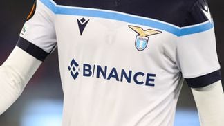 ROME, ITALY - OCTOBER 21: Details on the SS Lazio jersey showing the new sponsor Binance during the UEFA Europa League group E match between SS Lazio and Olympique Marseille at Olimpico Stadium on October 21, 2021 in Rome, Italy. (Photo by Jonathan Moscrop/Getty Images)