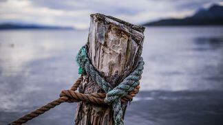 Ropes tethered (Andreas Wagner/Unsplash)