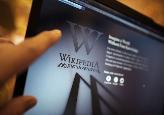LONDON, ENGLAND - JANUARY 18:  A laptop computer displays Wikipedia's front page showing a darkened logo on January 18, 2012 in London, England. The Wikipedia website has shut down it's English language service for 24 hours in protest over the US anti-piracy laws.  (Photo by Peter Macdiarmid/Getty Images)