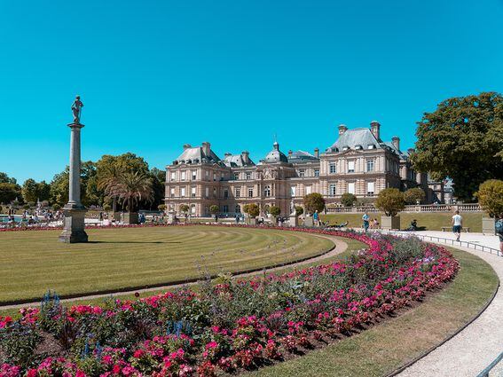 CDCROP: View around Luxembourg Palace , Paris , France (Peerasit Chockmaneenuch/Getty Images)