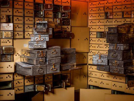 CDCROP: Vintage bank vault and security boxes (Getty Images)