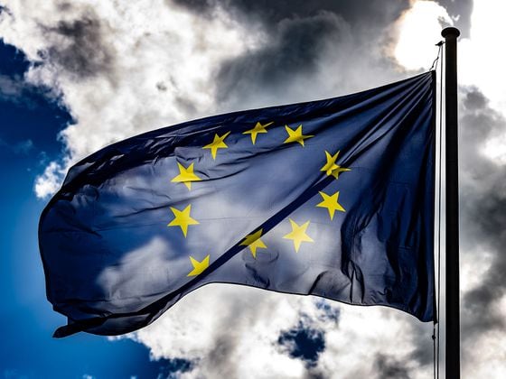 CDCROP: EU-flag with dramatic sky (Getty Images)