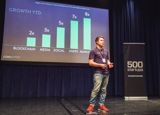  Coinalytics CEO Fabio Federici pitching his company to investors at 500 Startups Demo Day.
