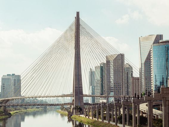 CDCROP: São Paulo, SP, Brasil bridge (Unsplash)