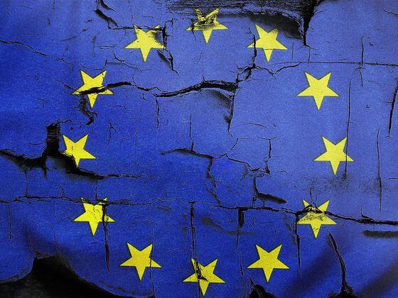 CDCROP: European Union Flag cracking (Pixabay)