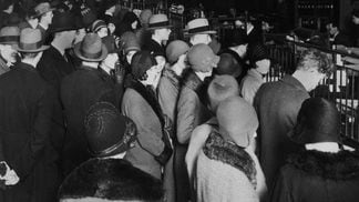 Investors rush to withdraw their savings during a stock market crash, circa 1929. (Hulton Archive/Getty Images)