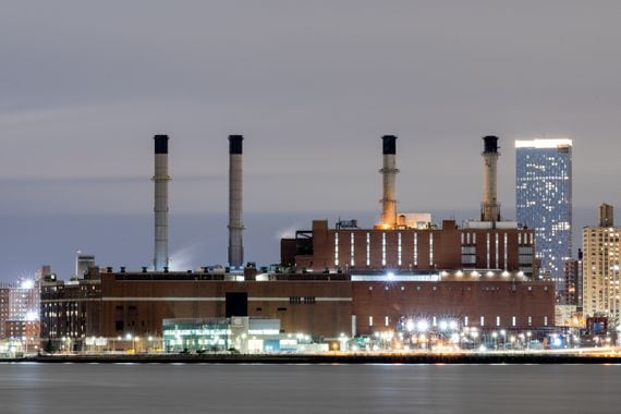 Power plant in New York (2020 Roy Rochlin/Getty Images)