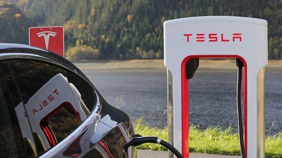Tesla Charging Station Electric Car  (Blomst/Pixabay)