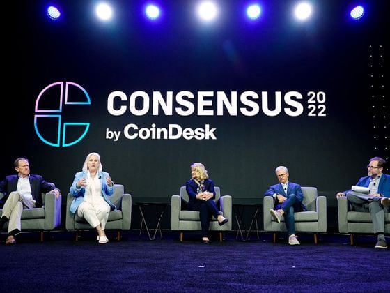 CDCROP: Sens. Pat Toomey, Cynthia Lummis and Rep. Patrick McHenry at Consensus 2022 (Shutterstock/CoinDesk)