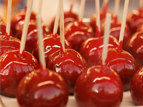 CDCROP: Rows of delicious red candy apples (Getty Images)