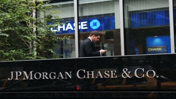 JPMorgan and Other Banks Plan to Issue Credit Cards to People With No Credit