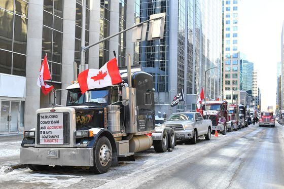 Trucks lined up in Ottawa in a protest against Canada's vaccine mandate. (Minas Panagiotakis/Getty Images)
