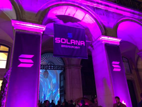 The Solana conference's closing gala in Lisbon's main square. (Zack Seward/CoinDesk archives)