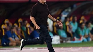 ROME, ITALY - SEPTEMBER 12:  Josè Mourinho head coach of AS Roma reacts during the Serie A match between AS Roma and US Sassuolo at Stadio Olimpico on September 12, 2021 in Rome, Italy.  (Photo by Giuseppe Bellini/Getty Images)