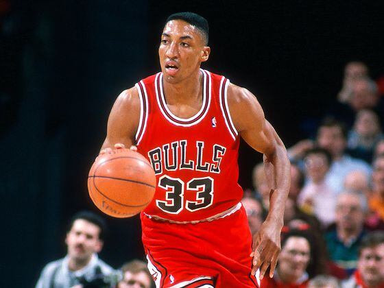 CDCROP: MILWAUKEE, WI - CIRCA 1990: Scottie Pippen #33 of the Chicago Bulls dribbles the ball against the Milwaukee Bucks during an NBA basketball game circa 1990 at the Bradley Center in Milwaukee, Wisconsin. (Focus on Sport/Getty Images)
