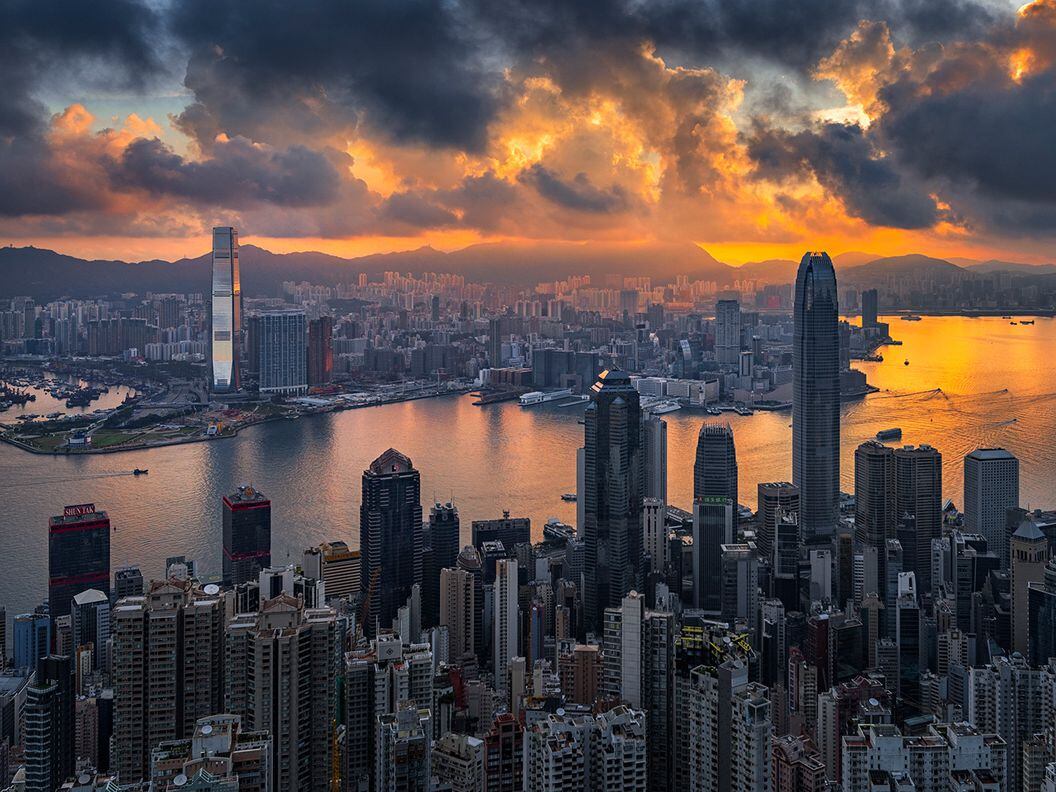 CDCROP: Sunrise over Victoria Harbor in Hong Kong...</p>
</div>
<div class=