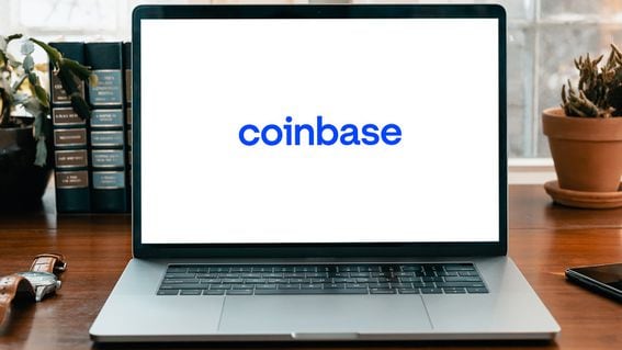 Coinbase is in talks with Canadian banking giants, trying to convince them to support the crypto ecosystem in that nation. (Piggybank/Unsplash)