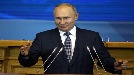Putin: Crypto Can’t Yet Replace Dollar in Settling Oil Trades