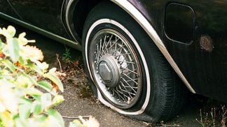 CDCROP: Flat tire on a car deflated stuck (Sebastian Huxley/Unsplash)