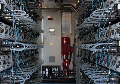 A crypto mining rig in Washington state (Eliza Gkritsi/CoinDesk)