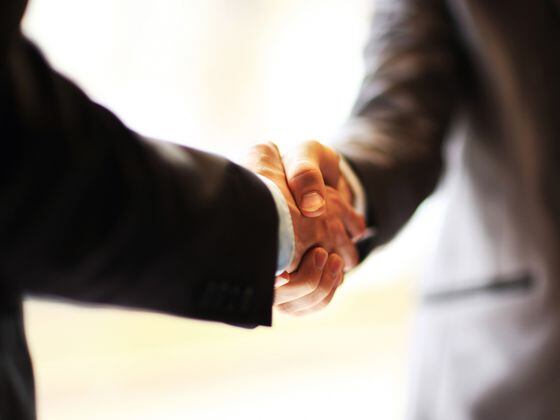 CDCROP: Handshake (Shutterstock)