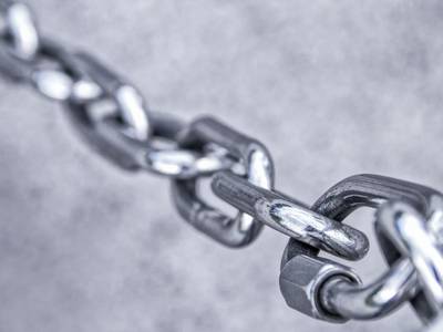 Security chain (Tom/Pixabay)
