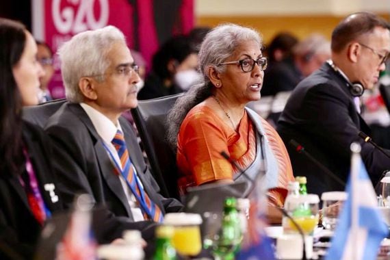 Shaktikanta Das, governor, Reserve Bank of India (left), and Nirmala Sitharaman, Indian finance minister (Indian Ministry of Finance)