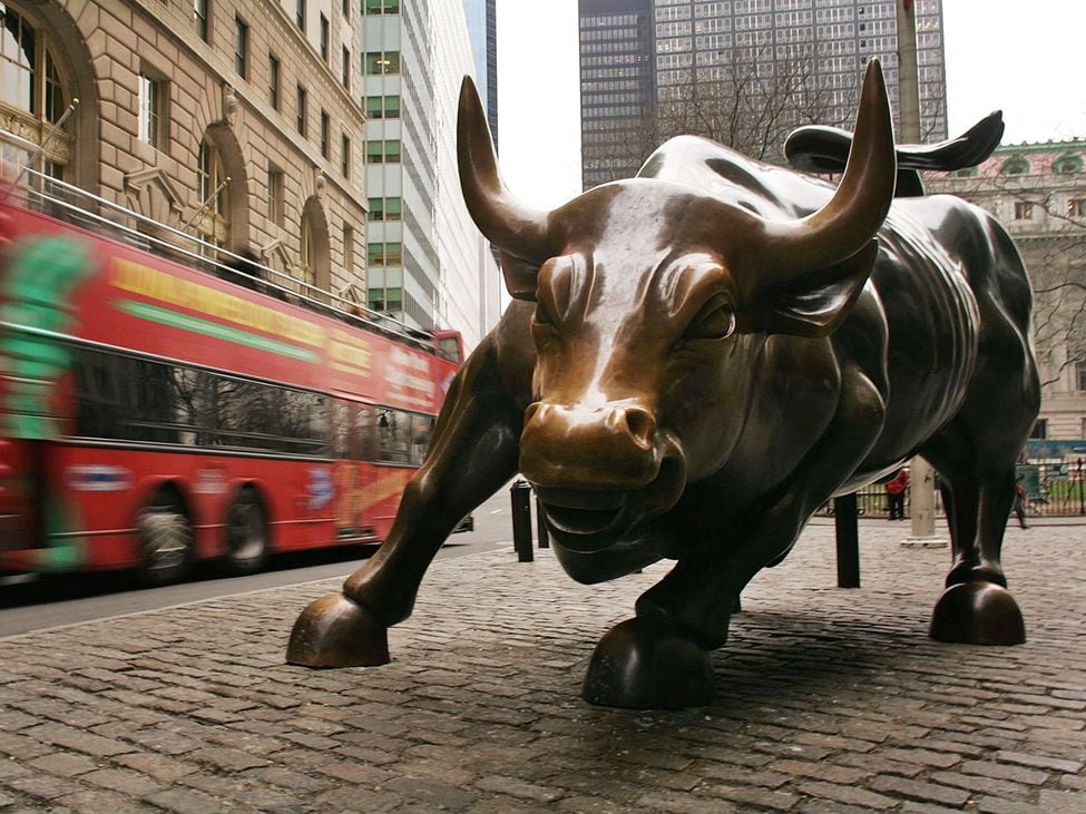 CDCROP: ウォール街の雄牛の彫刻 (Spencer Platt/Getty Images)
