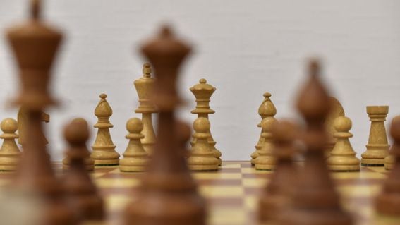 Opposition conflict chess (Artur Shamsutdinov/Unsplash)