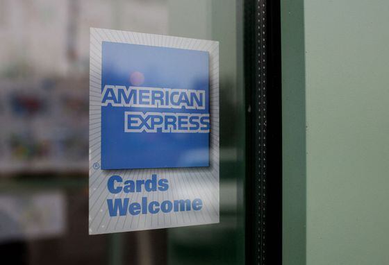 A sign showing the American Express logo is seen outside of a restaurant November 11, 2008 in Des Plaines, Illinois. American Express won federal approval to become a bank holding company which could cut its borrowing costs and allow access to government money.  (Photo by Justin Sullivan/Getty Images)