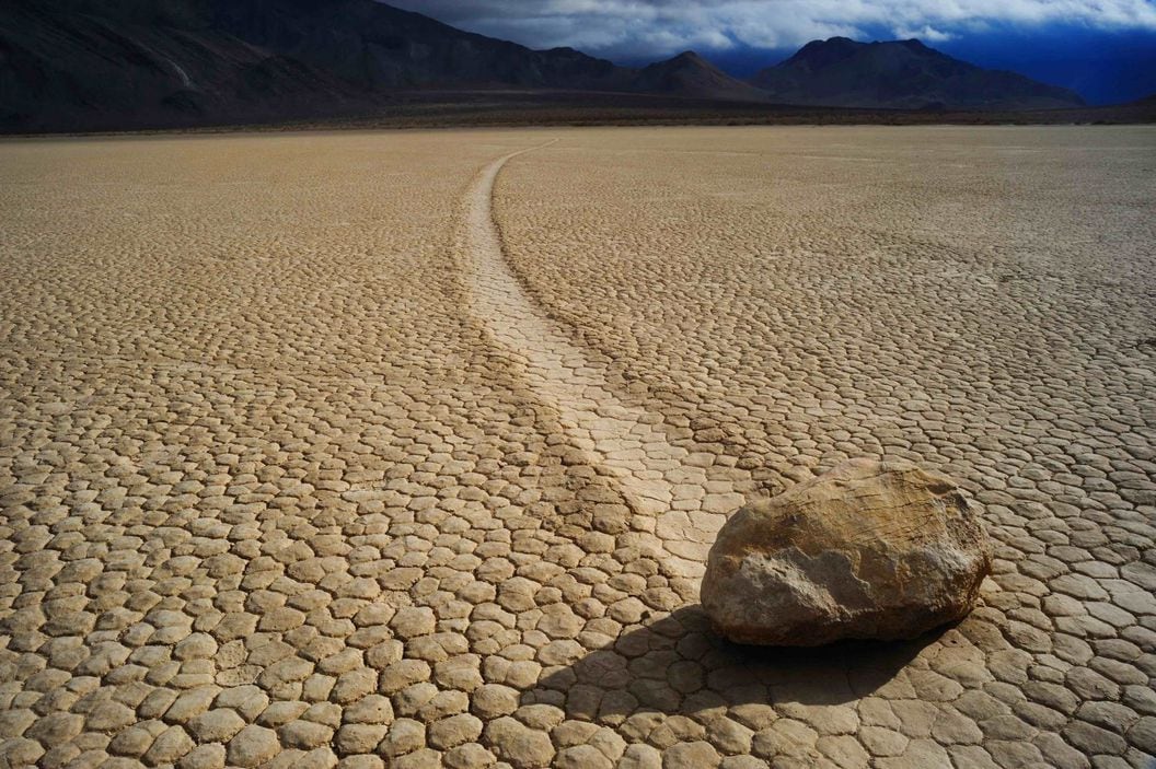 rock, desert slow (Shutterstock)