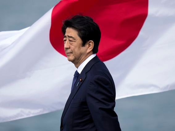 Former Japanese Prime Minister Shinzo Abe was pronounced dead on Friday. (Kent Nishimura/Getty Images)
