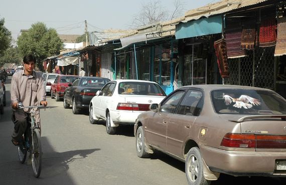 Shopping street in Kabul, Afghanistan (Jono Photography/Shutterstock)