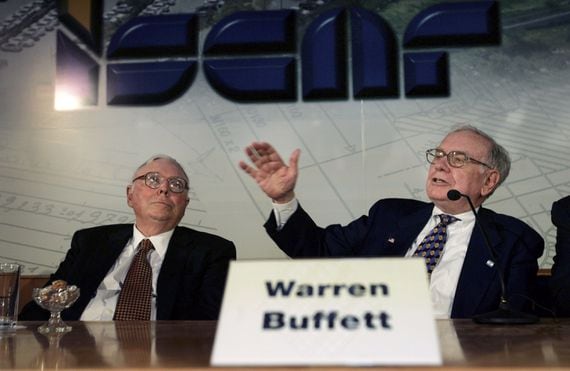 Billionaire investors Warren Buffett (right) and his business partner Charlie Munger (David Silverman/Getty Images)