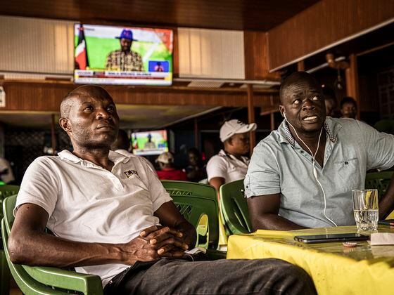 Kenyans watching the results of last week's presidential election. (Ed Ram/Getty Images)