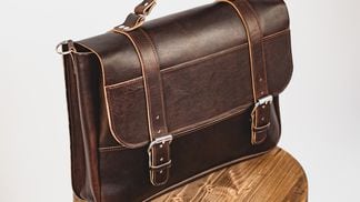 briefcase alexandr-sadkov-BnG4KWAzt9c-unsplash