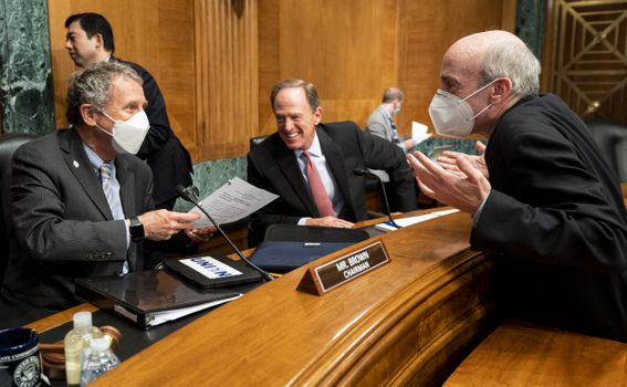 SEC Chair Gensler, right, speaks to Senate Banking Committee Chair Sherrod Brown (with mask) and Ranking Member Pat Toomey (Bill Clark-Pool/Getty Images)