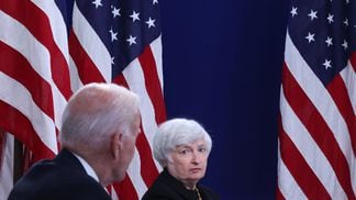 Treasury Secretary Janet Yellen and President Joe Biden. A new report from a coalition of regulators and agencies calls for regulation of stablecoins like tether - by any means necessary. (Chip Somodevilla/Getty Images)