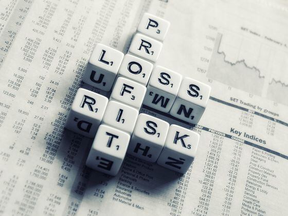 CDCROP: Risk Profit Loss Dice Charts Markets (Gino Crescoli/Pixabay)